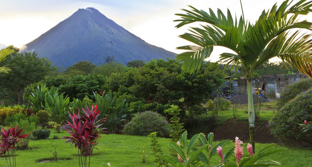 Гореща ваканция: да обиколим вулканите по света