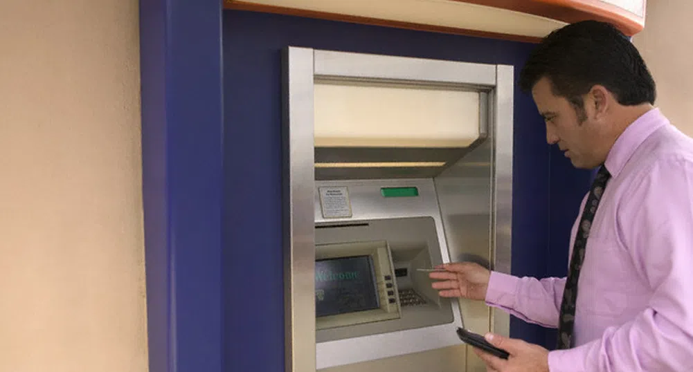 Нов хит на крадци - камери в реклами върху банкомати