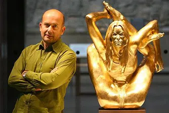 Скулптура на Кейт Мос за 10 хил. долара