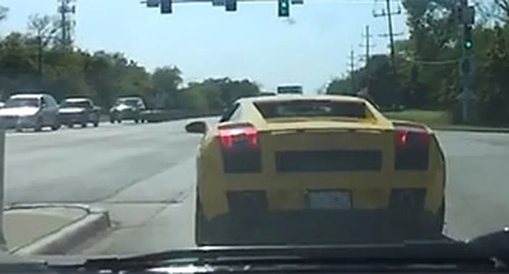 Lamborghini, което не успява да вземе завоя (видео)