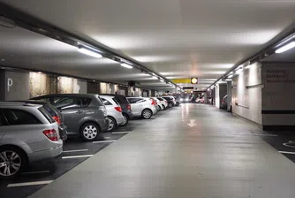 Уволниха правителствен шофьор заради неправилно паркиране в мол
