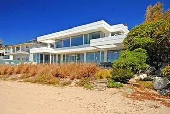 Милиардер продаде къща, защото мразел шума от океана