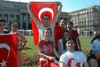 54% от турските имигранти в Германия не се чувстват приети