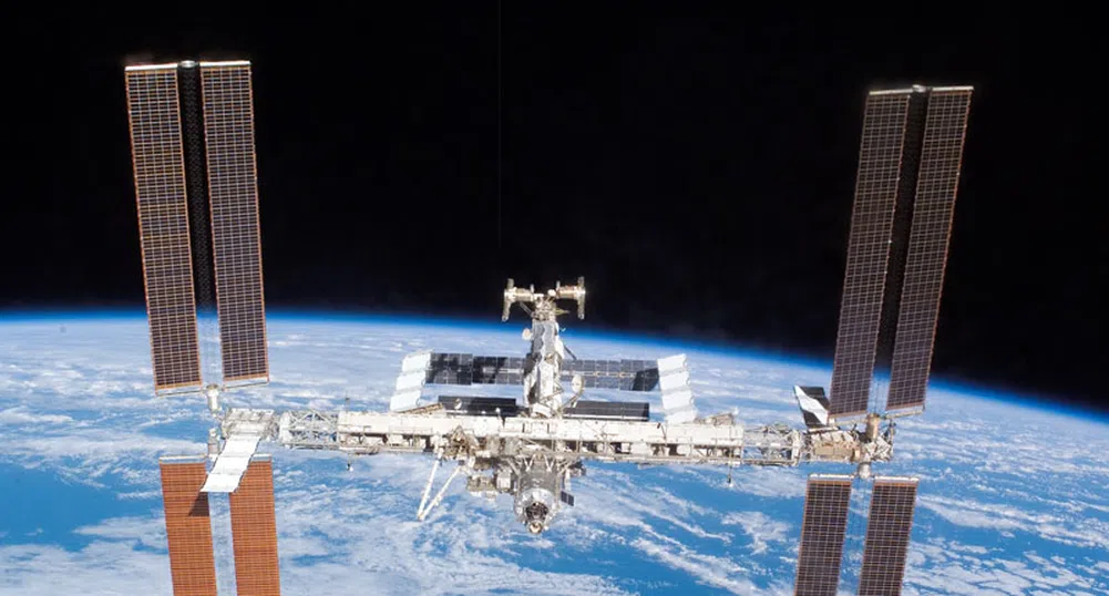 НАСА дава над 1 млрд. долара на фирми за космически кораби