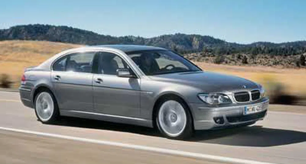 Данъчни проверяват кой кара най-скъпите коли в България