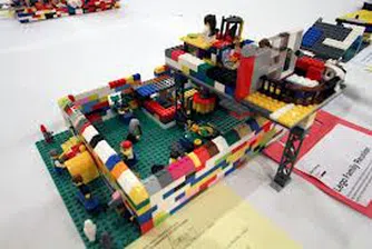 Lego строи завод в Китай