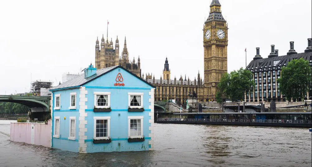 Airbnb предлага безплатна нощувка в плаваща къща в Лондон