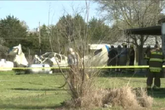 Самолет падна върху къща в Тексас (видео)