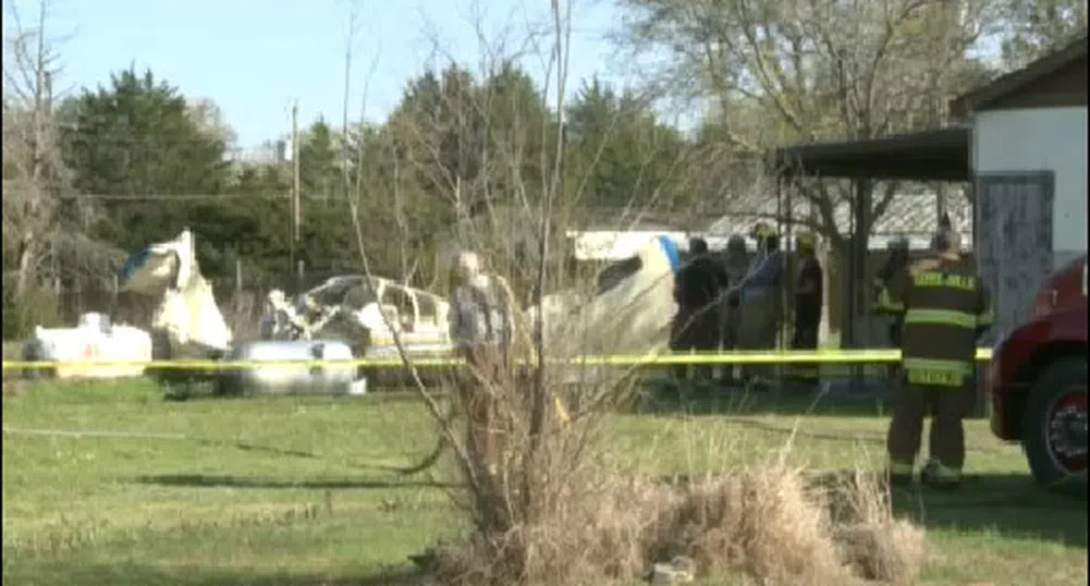 Самолет падна върху къща в Тексас (видео)
