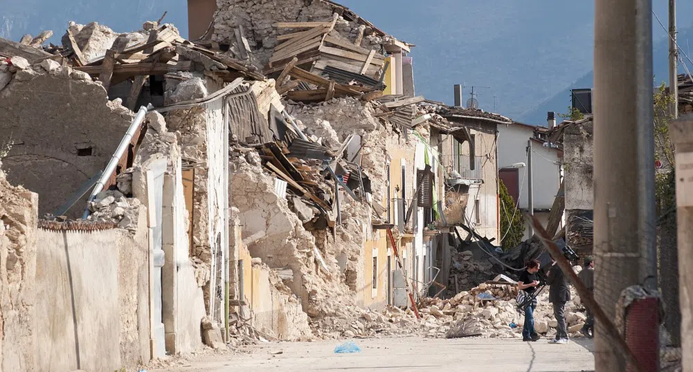Множество вторични трусове след силното земетресение във Вранча