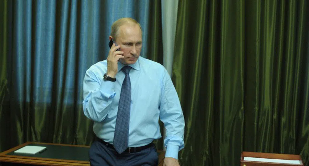 Телефонни разговори на високо ниво заради кризата в Украйна