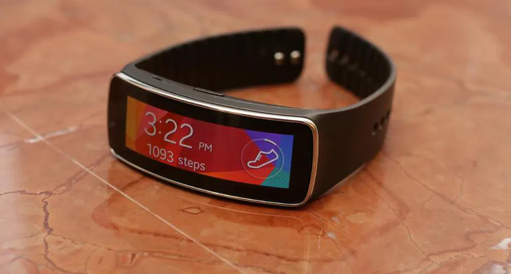 Samsung Gear Fit с 30% отстъпка