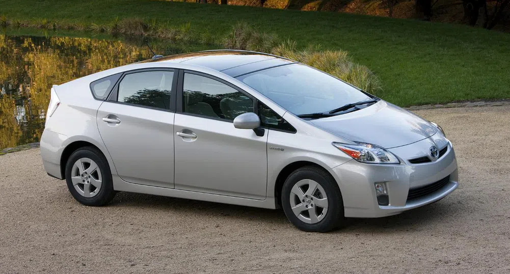Toyota изтегля 100 000 автомобила Prius от пазара