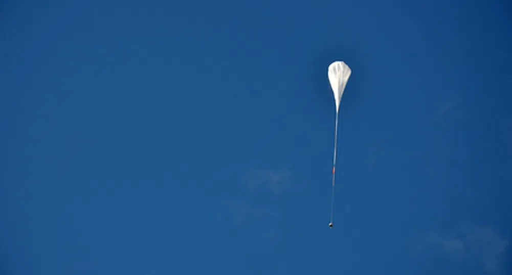НАСА изпрати "летяща чиния" в земната атмосфера