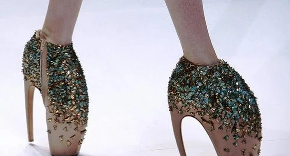 Общото между рецесията и обувките на Лейди Гага
