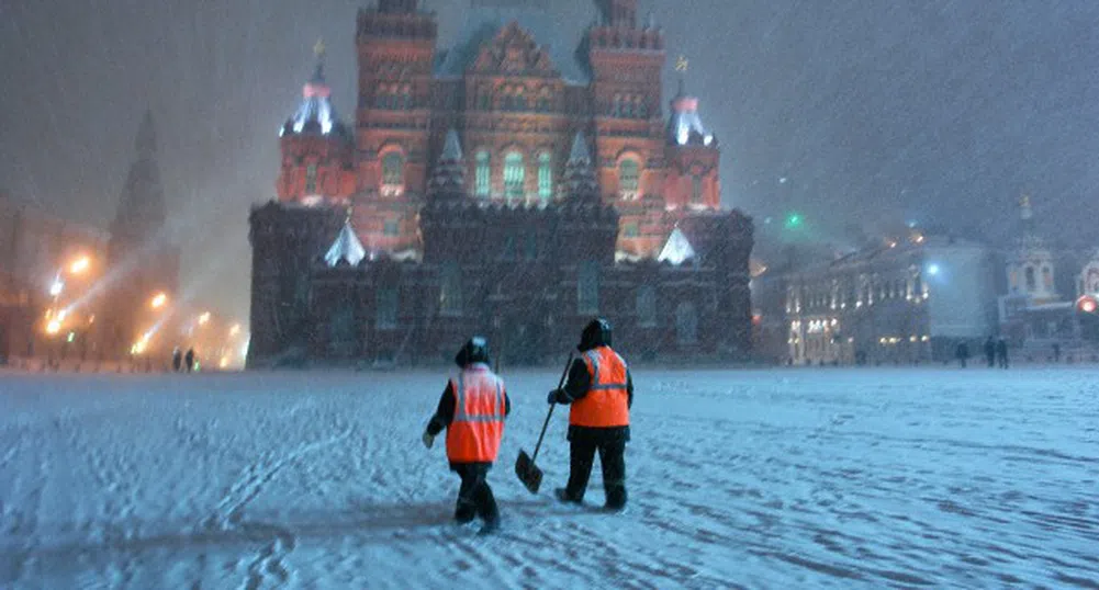 Рекордни задръствания заради снега в Москва