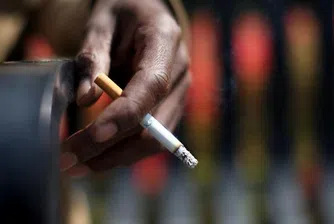 Вдовица на пушач осъди цигарена компания за милиони