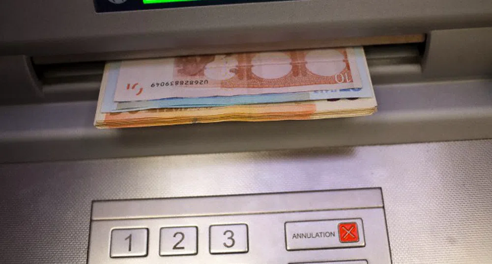 Можем ли да излъжем банкомата да ни даде повече пари?