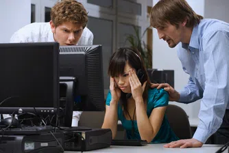 Проверяват стреса на работното място