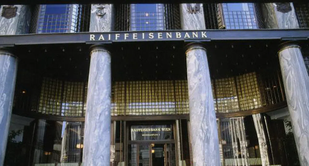 Банковите данъци удариха печалбата на Райфайзен