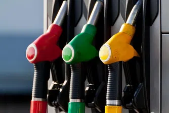 Бензинът в САЩ вече и под 70 стотинки за литър