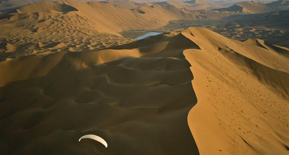 Фотограф прелетя над най-екстремните пустини на света
