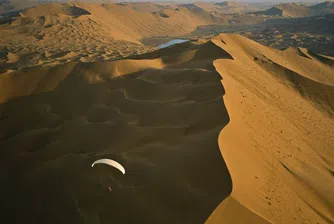 Фотограф прелетя над най-екстремните пустини на света