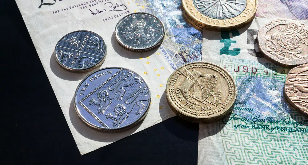 Стойността на британския паунд падна под 1.23 долара
