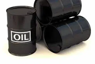 Петролът с най-голям дневен спад от два месеца