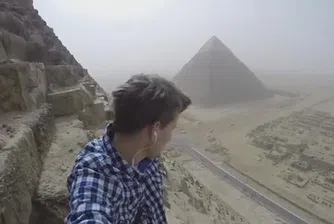 Турист рискува затвор, за да се качи на Хеопсовата пирамида