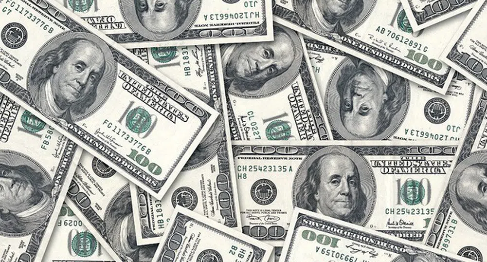 Т. Аверил: Доларът може да продължи със зигзагообразното си движение