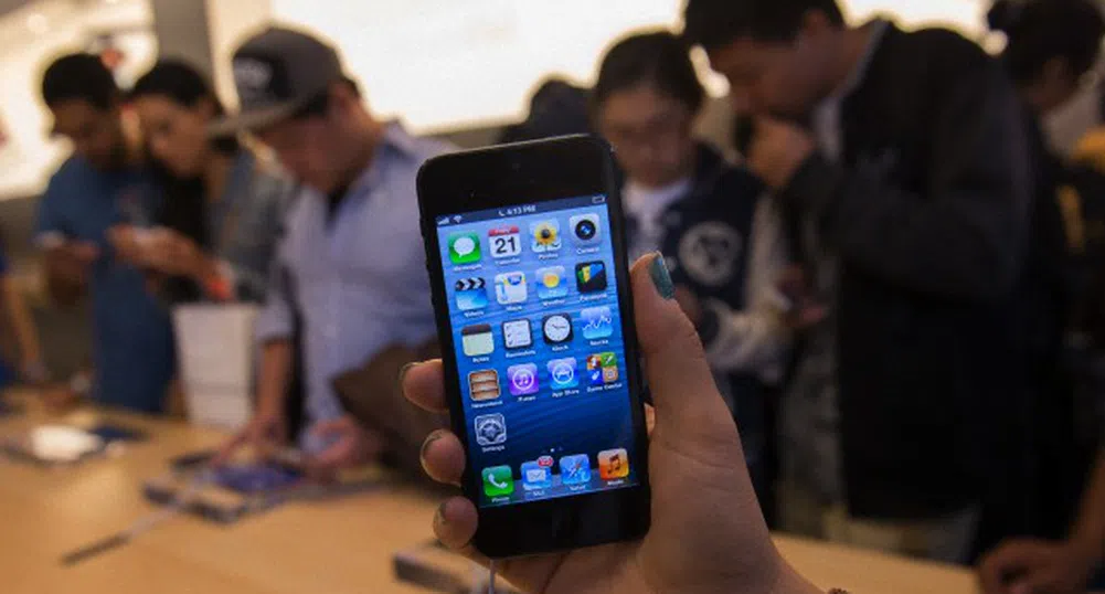 Apple изпревари Samsung по продажби на телефони в САЩ