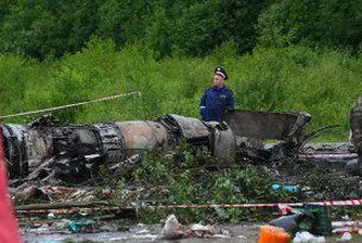 Самолет се разби върху автомобилно шосе в Русия