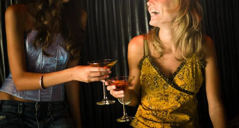 Умните жени са по-големи любителки на алкохола