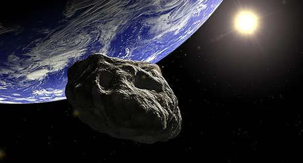 Астероид с размери на три футболни игрища премина край Земята