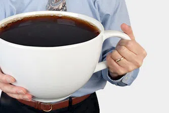 Колко кафе побира най-голямата чаша за кафе?
