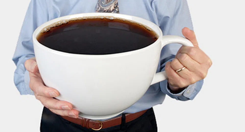 Колко кафе побира най-голямата чаша за кафе?
