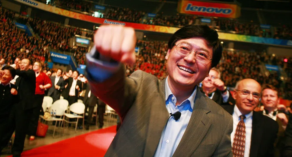 Шефът на Lenovo раздава многомилионния си бонус на служителите