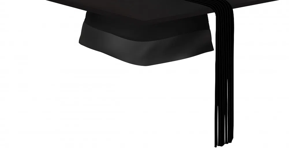 Университет забрани хвърлянето на шапки в деня на дипломирането