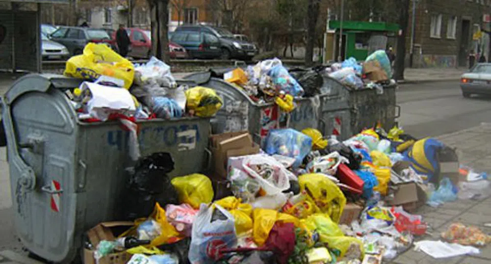 Боклукът на Неапол и Палермо тръгва за България