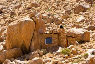Това са осем от най-изолираните и странни къщи на планетата