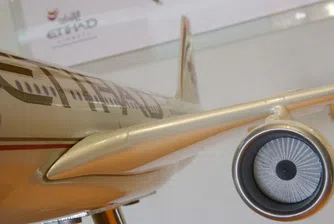 Etihad наема 500 бавачки, за да се грижат за децата в самолетите