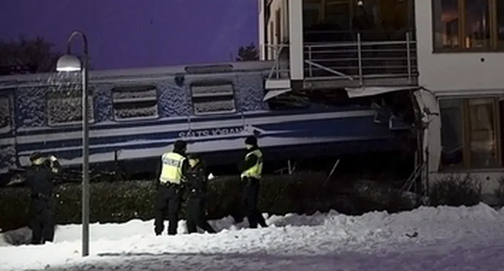 Чистачка подкара влак в Швеция (видео)