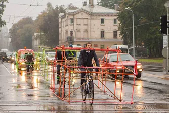 Вижте колко място спестявате, ако се придвижвате с колело