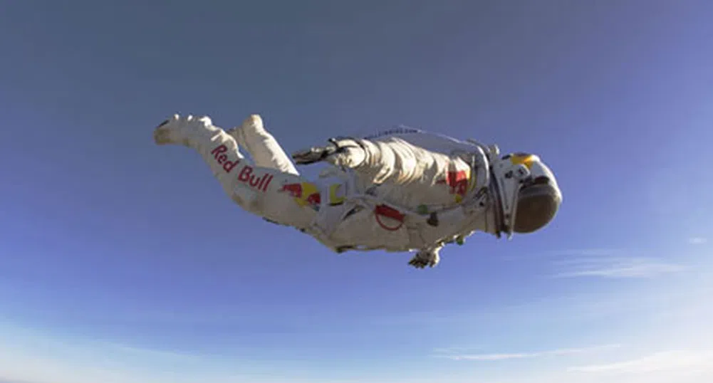 Нови видео от полета на Баумгартнер от Космоса