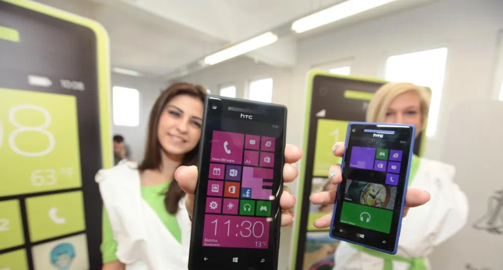 Мтел представя Windows Phone 8X от HTC в България