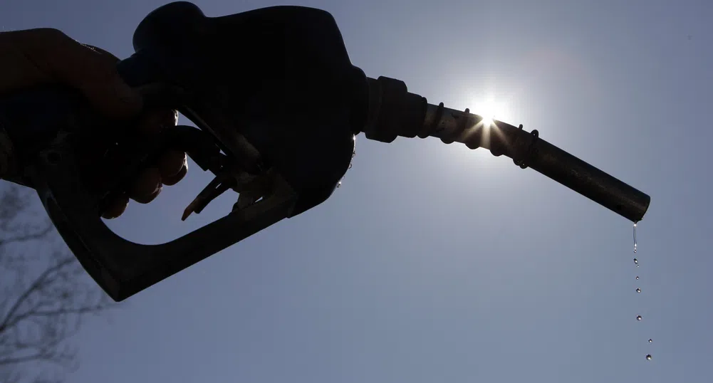 Поевтиняването на горивата носи риск за приходите на държавата