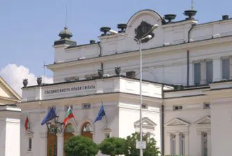 Депутатите гласуват оставката на Миков и вота на недоверие