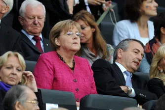 Меркел ще присъства на четвъртфинала между Германия и Гърция