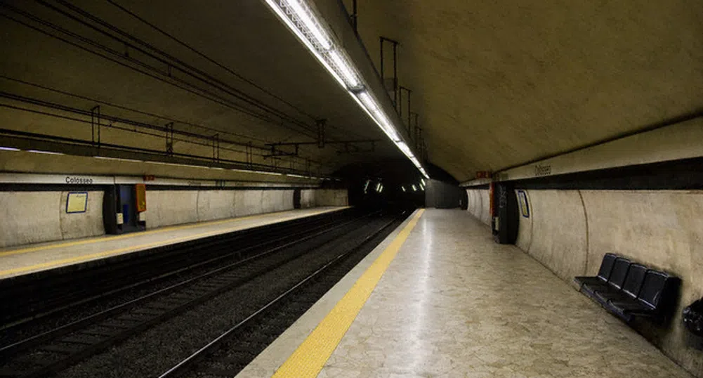 Половината от търговските обекти на новите метростанции са празни